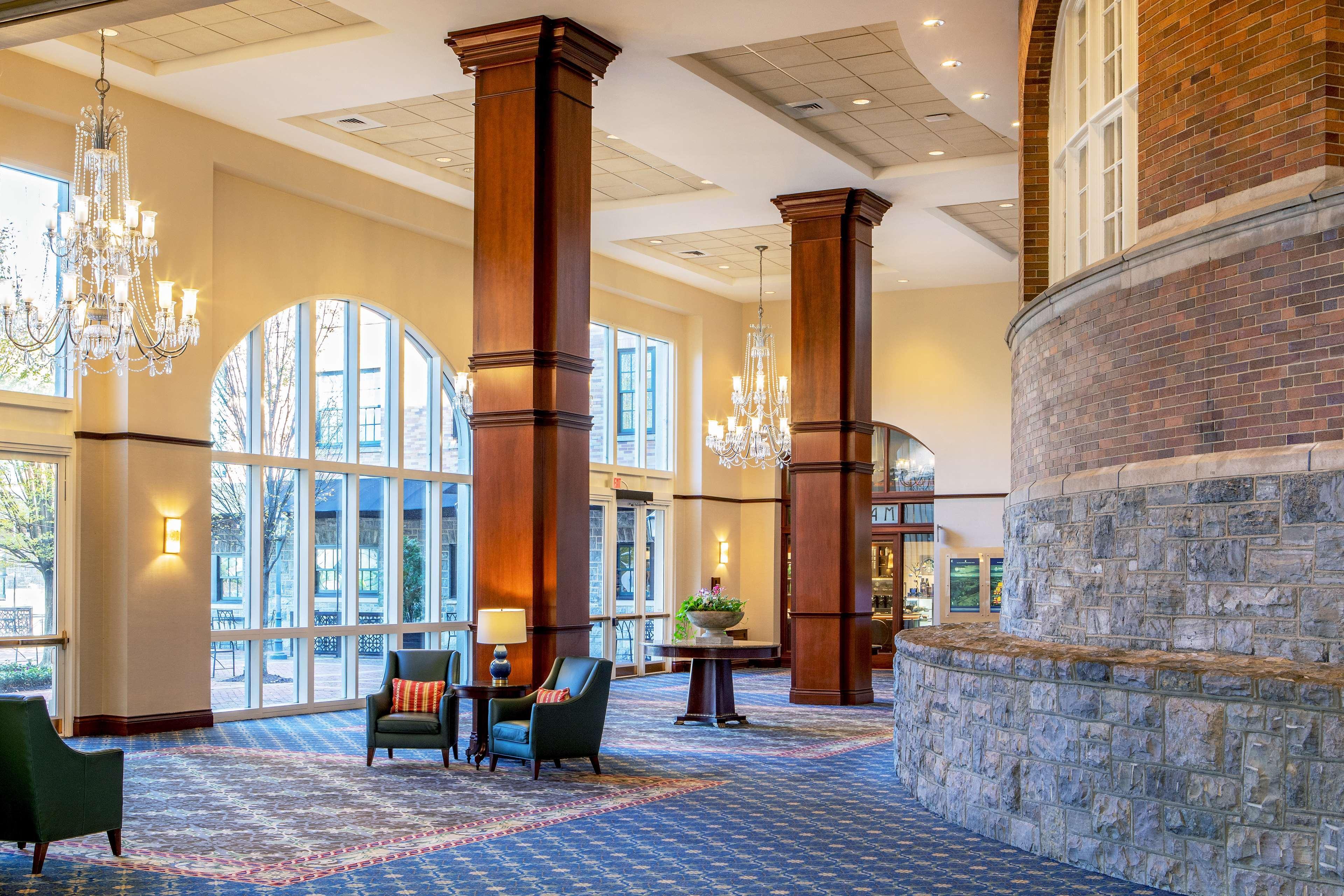 Hotel Roanoke & Conference Center, Curio Collection By Hilton Eksteriør bilde